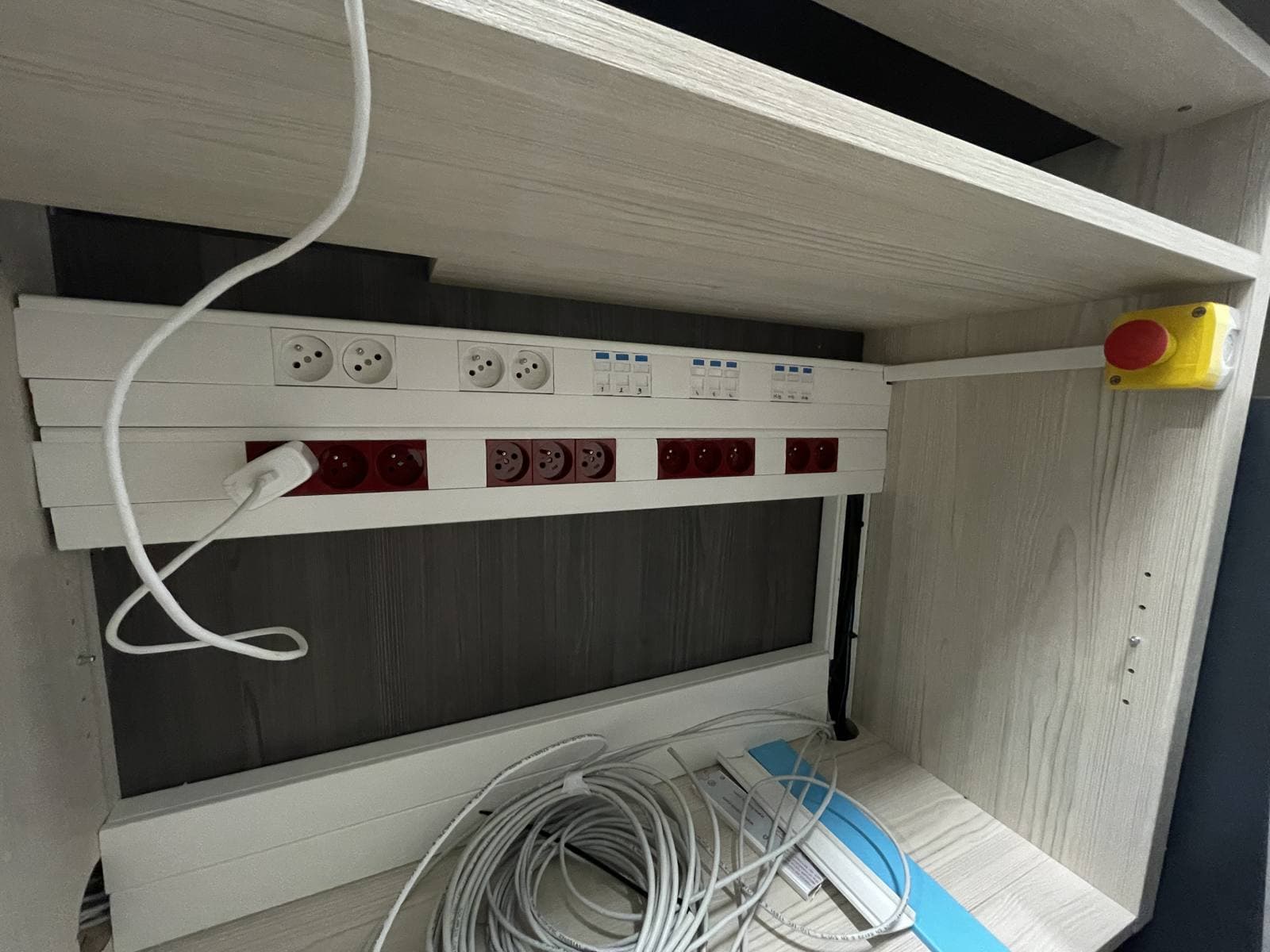 Silnoproudé elektroinstalace - fotka 1